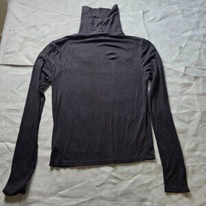 H&M Divided Long Sleeve Black Cropped Turtleneck Shirt - Size M